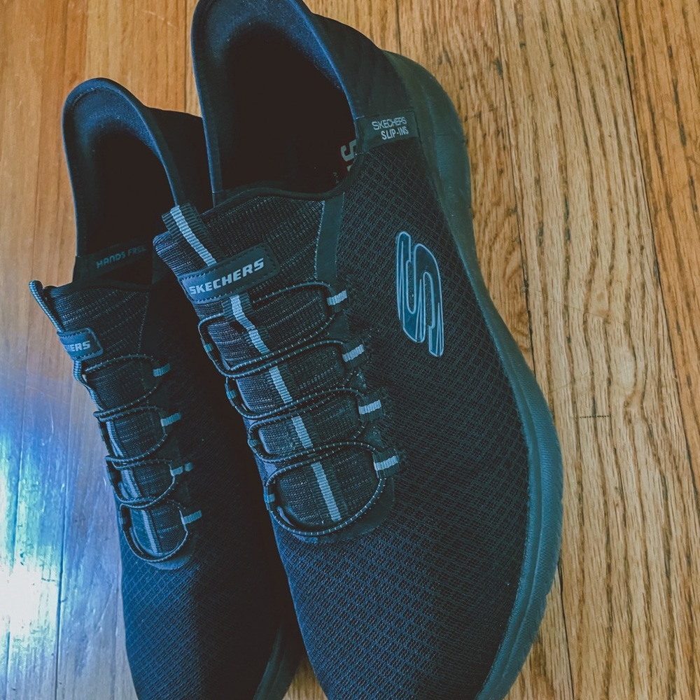 Black anti-slip sketchers